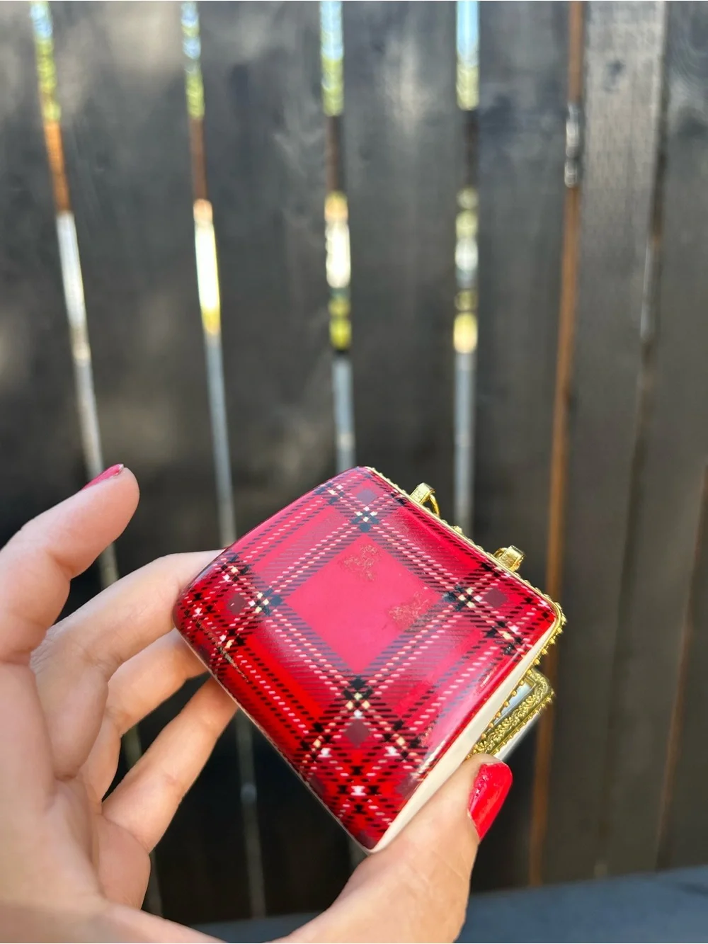 N/A charming red